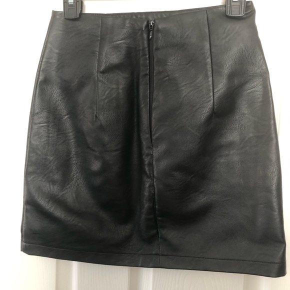 Top shop Pleather Skirt - Picture 2 of 3